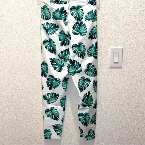 New WildFox White & Green Tropical Contender Compression Ankle Leggings Size M - Picture 5 of 6